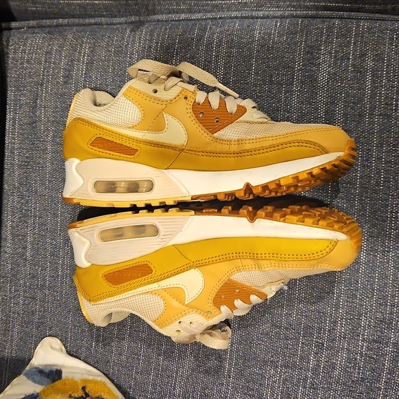 NIKE AIR MAX 90 ~Womens 7 - Picture 6 of 9